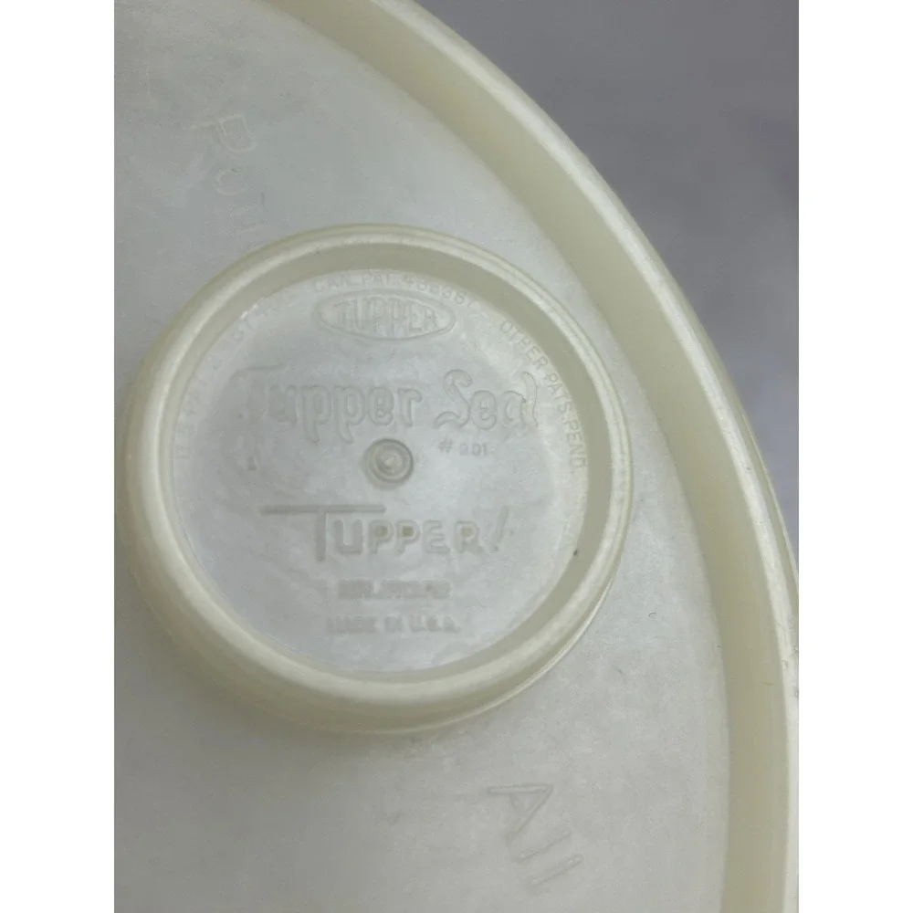 Tupperware vtg qt